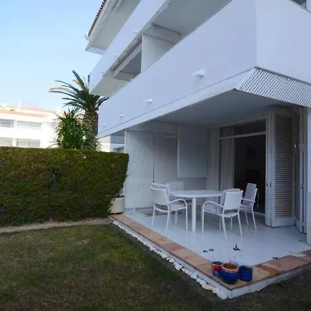 Apartment Green Club *